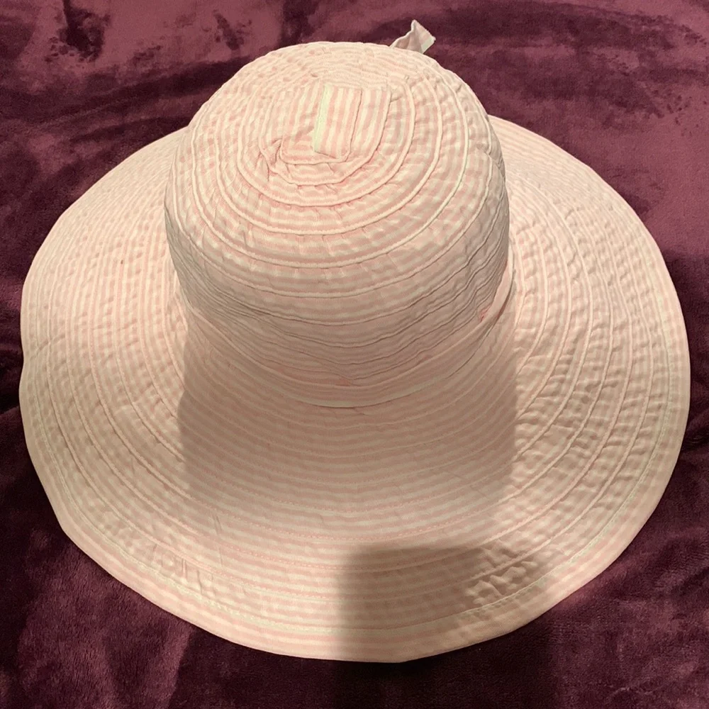 Super cute pink/white striped sun hat - Picture 2 of 4
